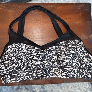 BLACK AND WHITE LULULEMON SPORTS BRA